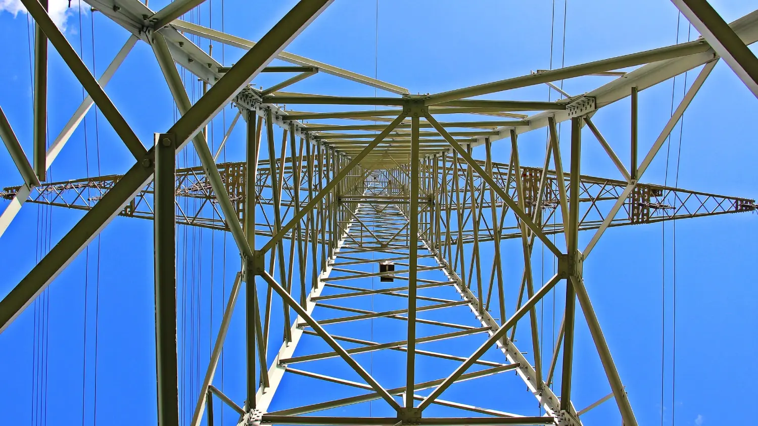 A transmission tower seen from below - a symbol for the voltage spike that damaged the motor controllers