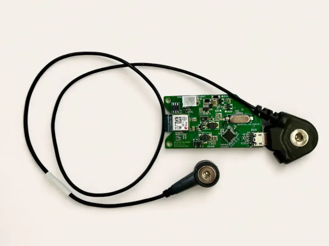 The Akrodyn circuit board of the vital scanner with electrode cable and snap electrodes