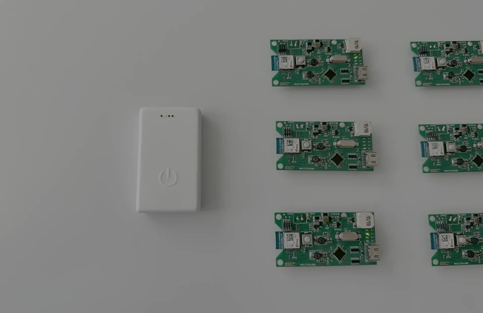 Vitalscanner housing next to twelve PCBs from an expanded production run